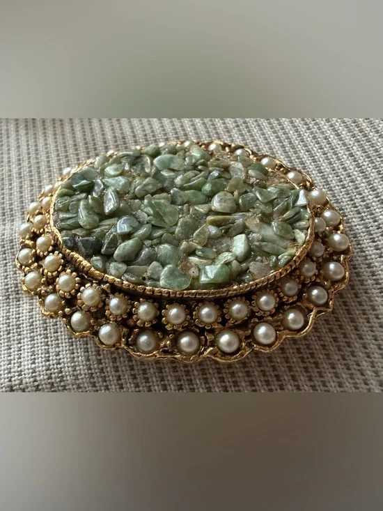 Jade Stone chips Green Gemstone Gold tone Faux Pearl Statement Brooch - Picture 3 of 9